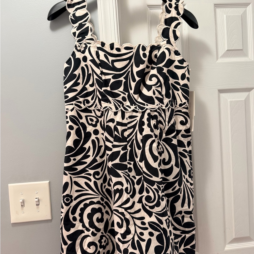Adrianna Papell Elegant Black and White Patterned Dress